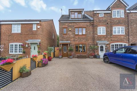 George Street, Rochdale, OL16 2RR 4 bed semi