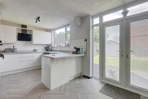 Townfield Walk, Great Wakering, SS3 3 bed semi