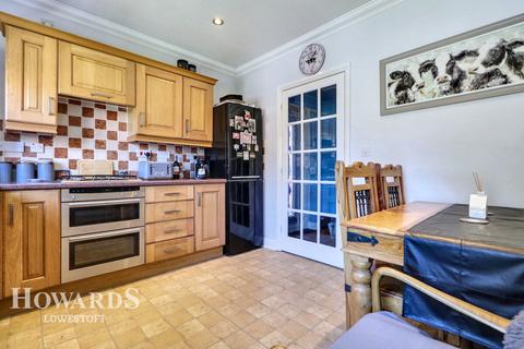 2 bedroom semi-detached bungalow for sale