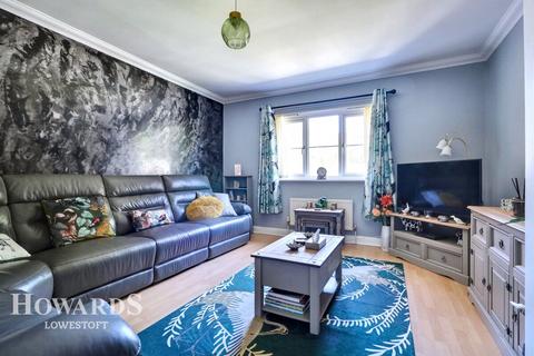 Amber Drive, Kessingland 2 bed semi