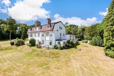 Little Grange, Whyteleafe CR3 2 bed maisonette for sale