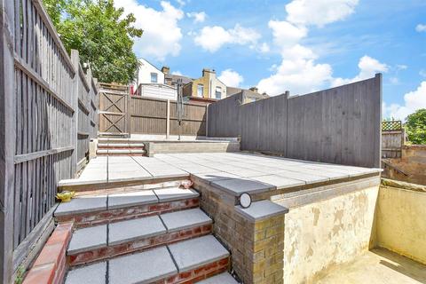 Douglas Road, Dover CT17 2 bed terraced house for sale