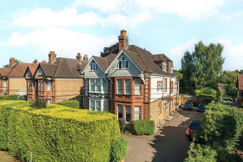 Busbridge Lane, Surrey GU7 1 bed flat for sale