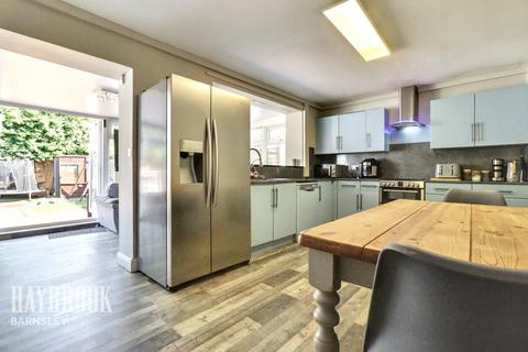 Knollbeck Avenue, Brampton 3 bed semi