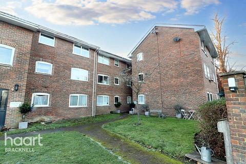 Chapel Lane, BRACKNELL 2 bed apartment for sale