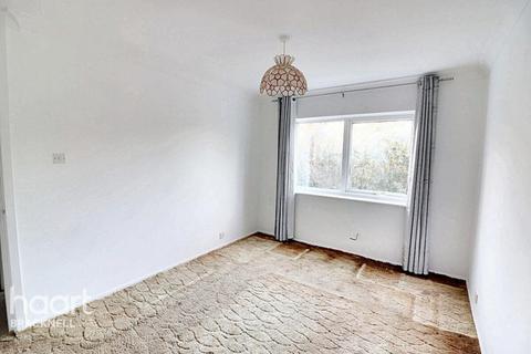Chapel Lane, BRACKNELL 2 bed apartment for sale