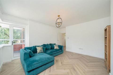 Brecknock Road Estate, London N19 2 bed flat for sale