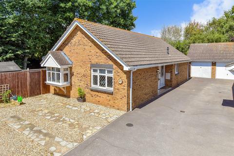 Lodge Close, Bognor Regis PO22 2 bed detached bungalow for sale