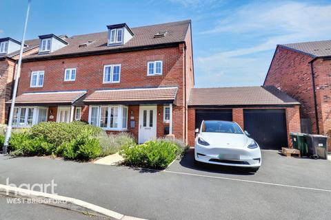 Daffodil Gardens, Edwalton 4 bed semi