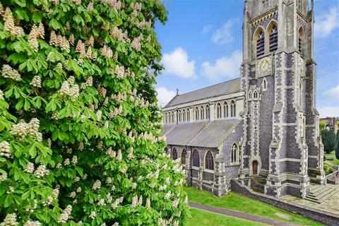 Church Street, Dorking, Surrey 2 bed flat for sale
