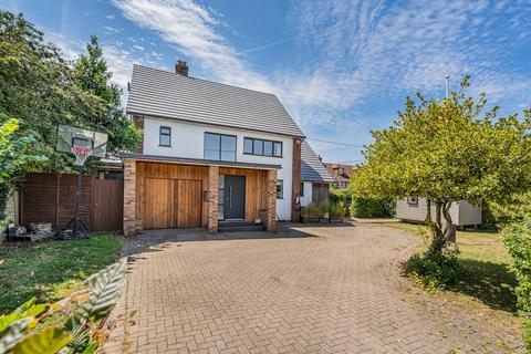 Wield Road, Medstead, Alton, Hampshire 3 bed detached house for sale