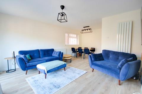 WEST END PARK! STUNNING LOUNGE DINER! 3 bed semi