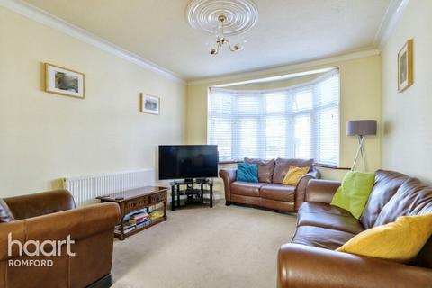 Leonard Avenue, Romford, RM7 0XL 4 bed terraced house for sale
