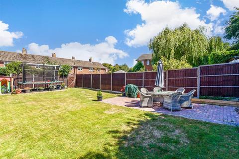 Skinners Way, Maidstone ME17 2 bed maisonette for sale