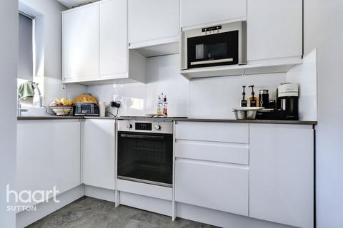 Welbeck Road, London 2 bed terraced house for sale