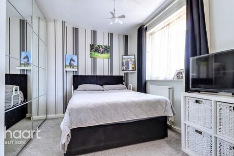 Welbeck Road, London 2 bed terraced house for sale