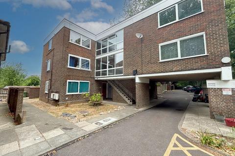 Chulmleigh Court, Gordon Road... 1 bed flat for sale