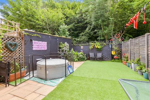 Betsham Road, Maidstone ME15 3 bed semi