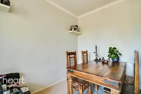 Tonbridge Road, Maidstone 2 bed apartment for sale
