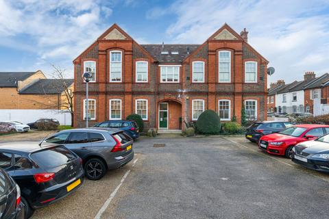 Gammons Lane, Watford, WD24 3 bed flat for sale