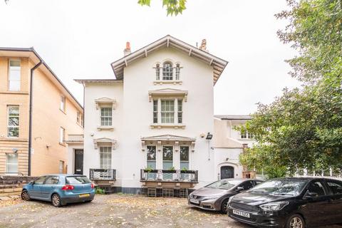 University / Hospital Area, ... 2 bed flat for sale