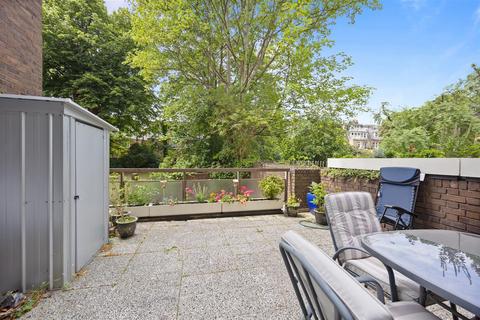 Belsize Grove, Belsize Park NW3 3 bed apartment for sale