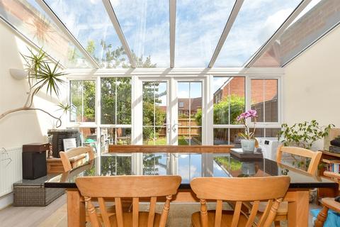 Flint Close, Horley RH6 4 bed semi