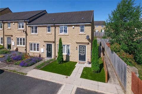Mill Holme Fold, Bradford BD10 2 bed end of terrace house for sale