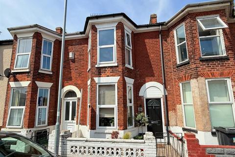Admiralty Road, Great Yarmouth 3 bed terraced house for sale