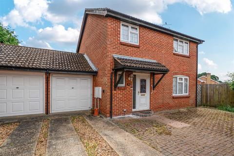 Cormorant Place, Sandhurst GU47 4 bed link detached house for sale