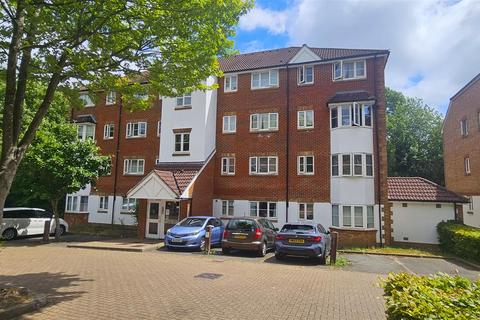 Autumn Drive, Sutton 2 bed apartment for sale