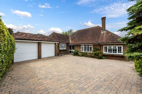 Lion Lane, Crawley RH10 3 bed detached bungalow for sale