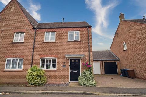3 bedroom semi-detached house for sale