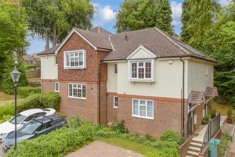 Loxford Close, Caterham, Surrey 1 bed maisonette for sale