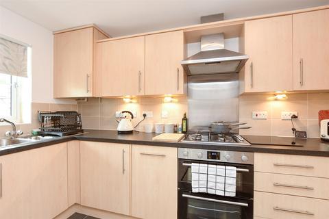 Loxford Close, Caterham CR3 1 bed maisonette for sale