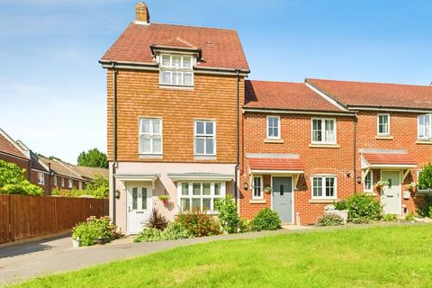 Mountbatten Drive, Southampton SO31 3 bed townhouse for sale