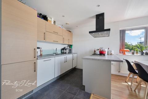 Maha Building, Merchant Street... 2 bed apartment for sale