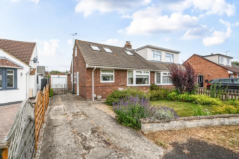 Barcelona Crescent, Wroughton... 3 bed semi