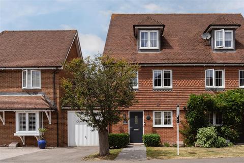 Newman Road, Horley 4 bed semi