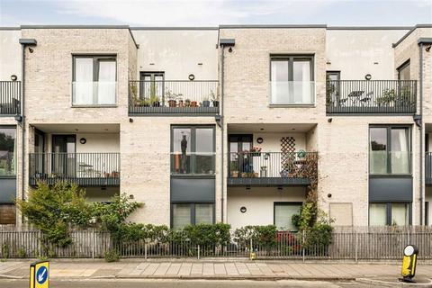 Milkwood Road, London SE24 1 bed flat for sale