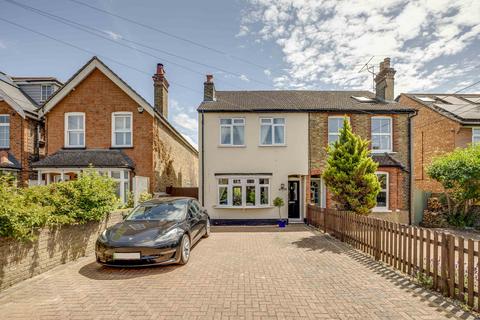 Furlong Road, Bourne End... 2 bed semi