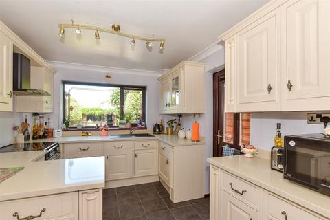 Goodmayes Walk, Wickford SS12 3 bed semi