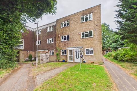 Wakehams Green Drive, Pound Hill... 2 bed maisonette for sale