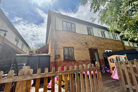 Winnington Close, Rectory Farm... 2 bed cluster house for sale