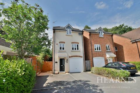 White Oaks Close, Ferndown, BH22 3 bed townhouse for sale