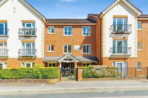 Pegasus Court (Caterham), Caterham CR3 2 bed apartment for sale