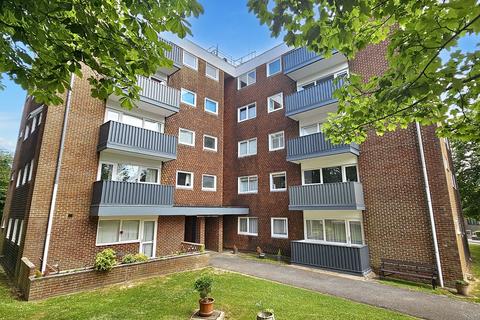 Silverdale Road, Burgess Hill RH15 2 bed apartment for sale