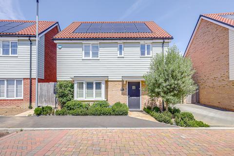Alice Gardens, Rochford, SS4 3 bed detached house for sale