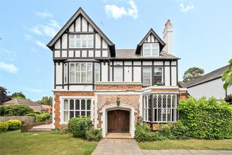 Foley Road, Claygate, KT10 2 bed flat for sale