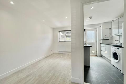 Lapwing Road, Luton, LU4 3 bed semi